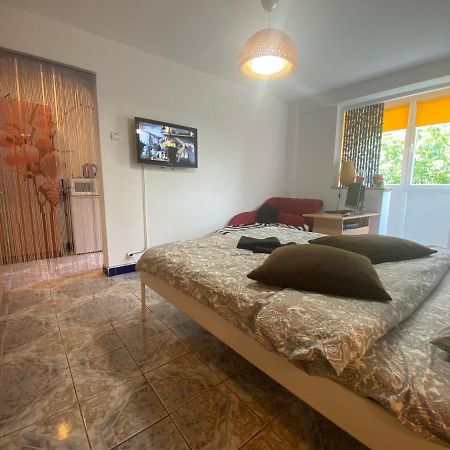 Piata Resita Host Appartement Boekarest Buitenkant foto